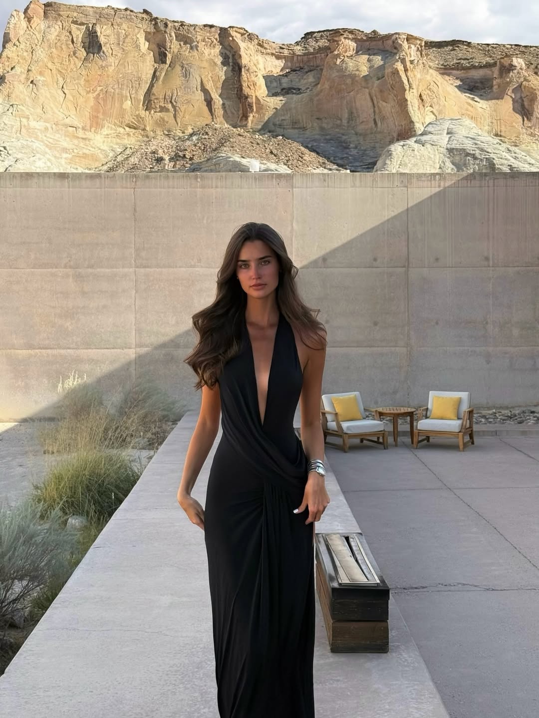 MILAN – V-Halterneck Maxi Dress – 1683